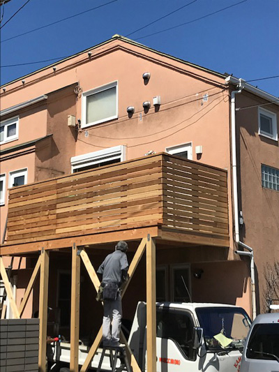大工さんの工事が終わりました（塗装の前です　材料はレッドシダー）